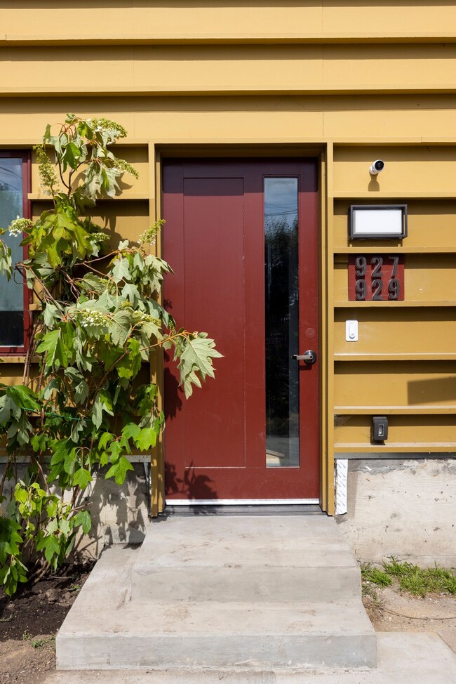 Building Photo - Bright Live-Work Studio with Tall Ceilings... Unit 929-C Rental