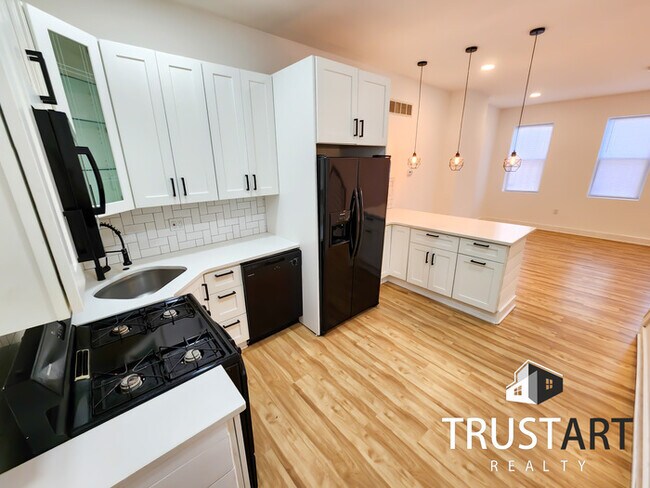 Photo - 3 bedroom house with finished basement in ...