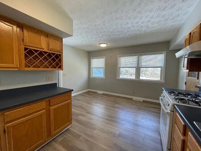 Photo - 1067 Long Pond Rd