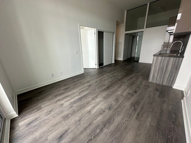 Photo - 406-10 Flavelle Trail Vaughan Unit 406