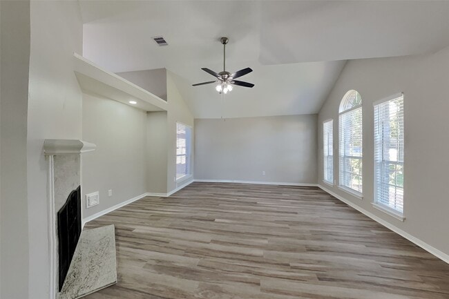 Photo - 17423 Saxon Dr