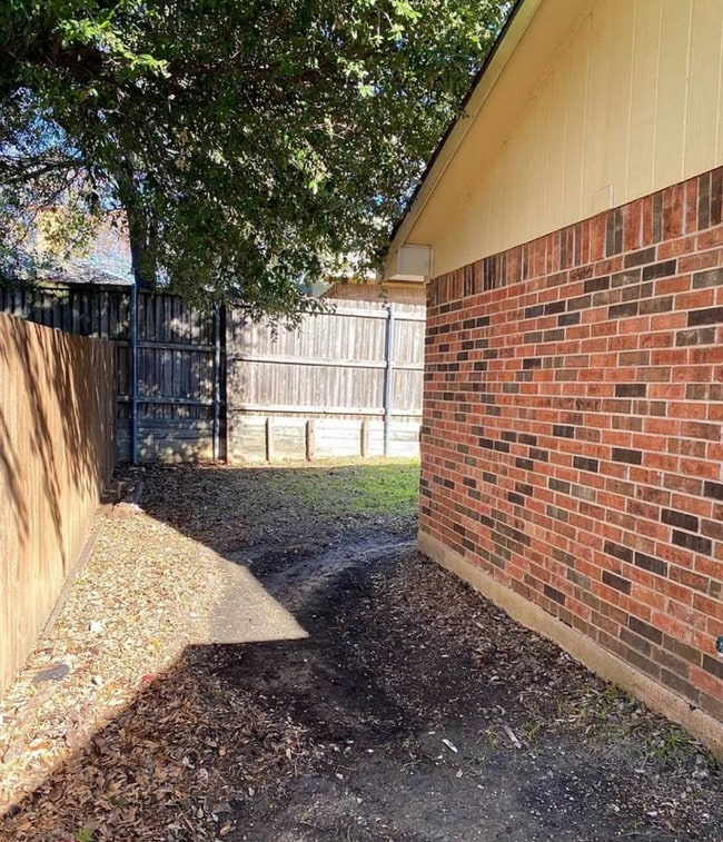 Building Photo - 8919 Marilyn Dr Rental