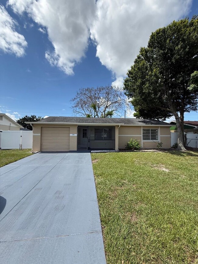 Building Photo - BUENAVENTURA LAKES - 2 BEDROOM, 2 BATHROOM HOUSE