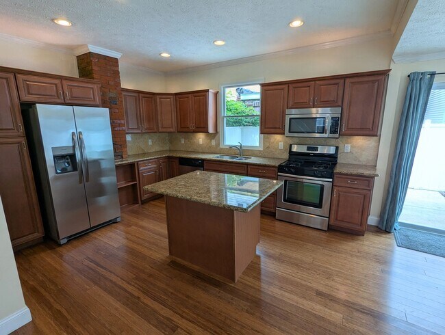 Photo - Spacious 2 Bedroom, 2.5 Bathroom Single Fa...
