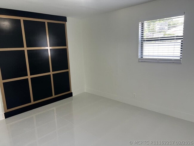 Photo - 1122 Woodbine Rd