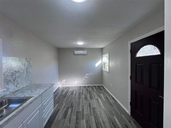 Photo - 10519 Silver Oak Ln