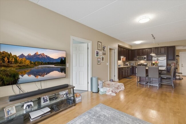 Photo - 1670 Mill St