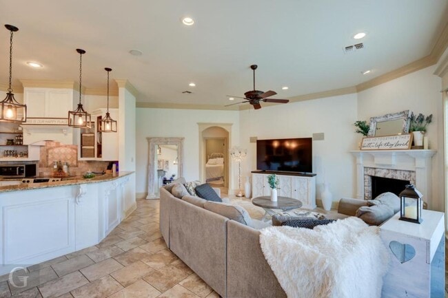 Photo - 609 Toulouse Ct