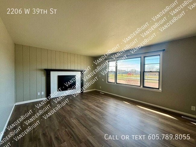 Photo - 2206 W 39th St