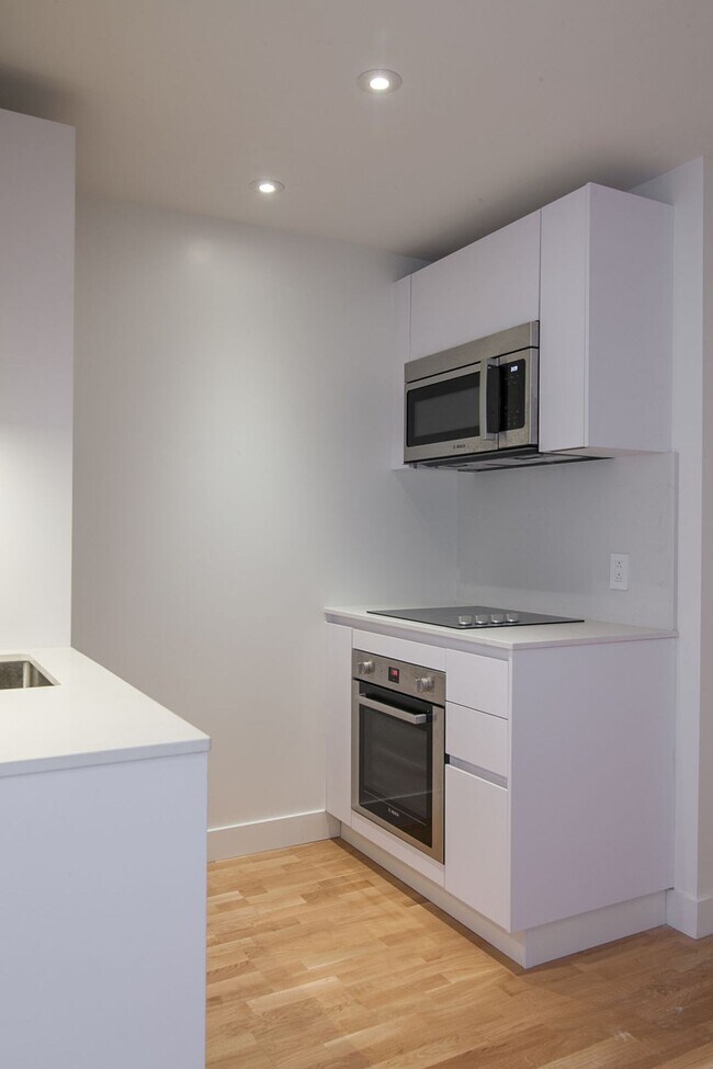 Photo - 25 Av des Pins O Unit 547