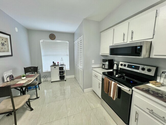 Photo - 4570 NW 18th Ave Unidad 404