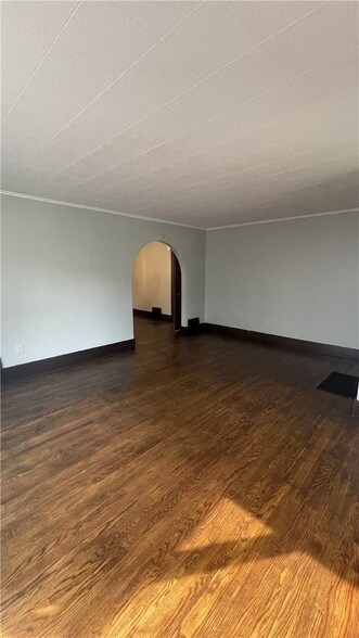 366 White Ave
