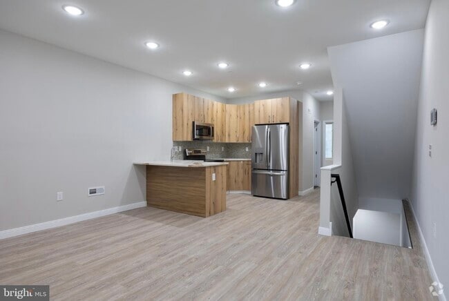 Building Photo - 1428 W Thompson St Unit 1 Rental