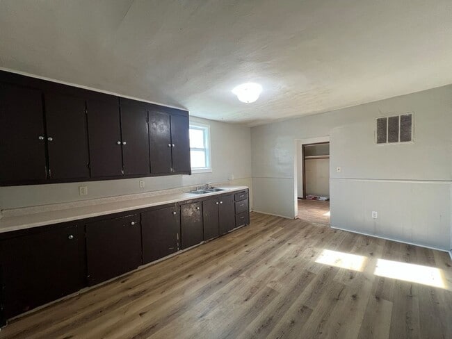 Photo - 3 Bedroom House on the edge of FD $950
