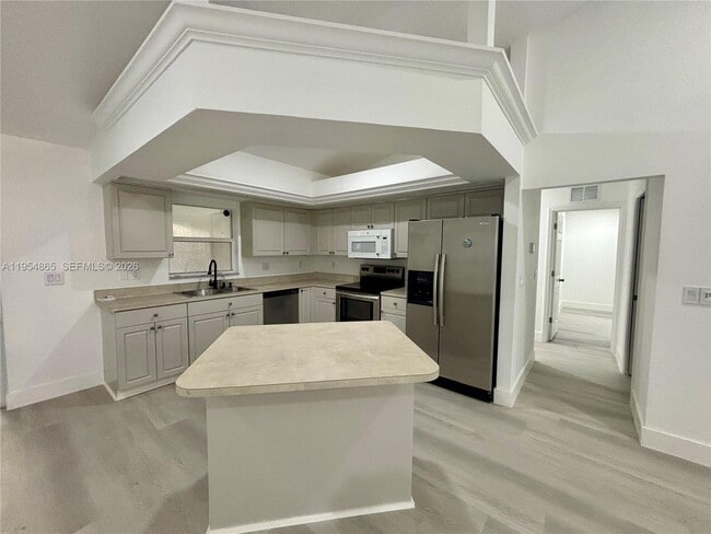 Photo - 142 SW 34th Pl