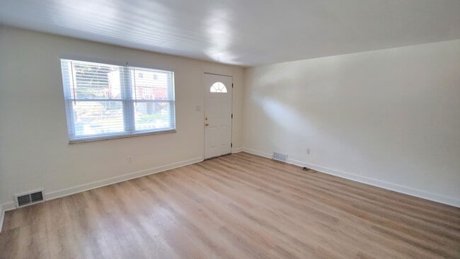 Photo - *Recently Updated & Spacious 3BD/1BA Duplex Unit Available for Rent in Castle Shannon*