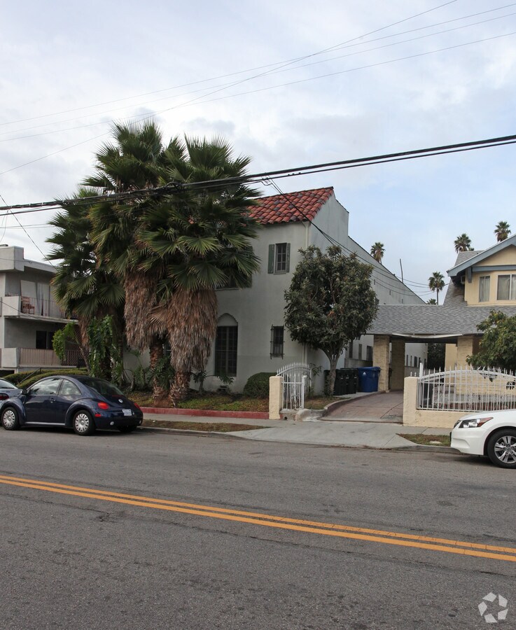 Photo - 1803 N Wilton Pl Apartments