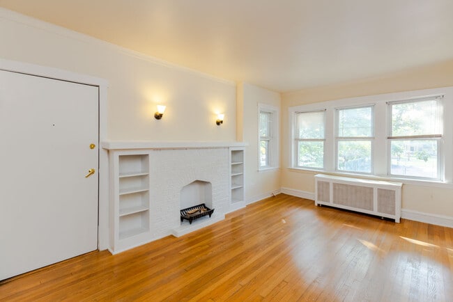 Building Photo - 5104 W 18th St Unit 2M