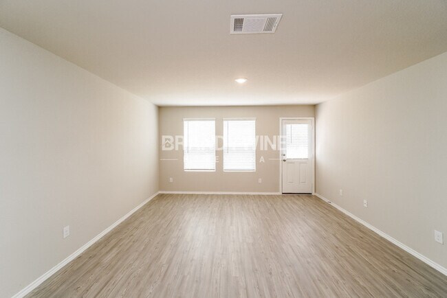 Photo - 1 MONTH FREE! $5 APP FEES!!