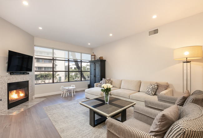 Living room with fireplace - 11636 Montana Ave Condominio Unidad 201