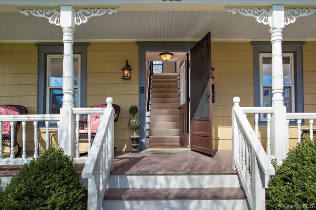 Photo - 112 Charles Colman Blvd