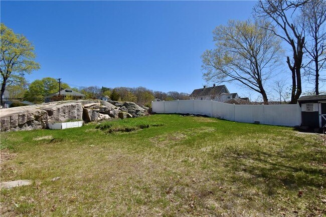 Photo - 210 High St