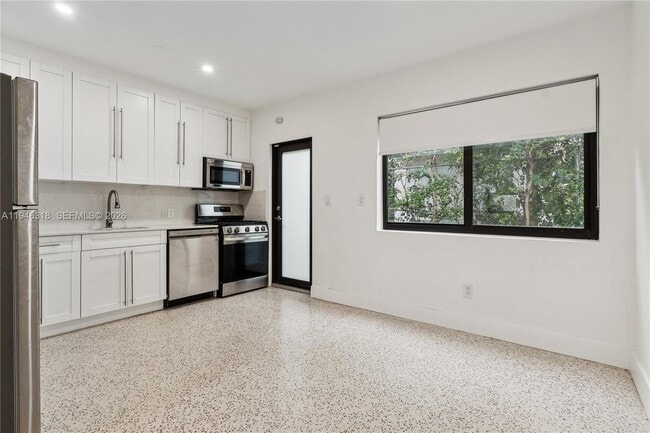 Photo - 8020 Crespi Blvd Unit 2