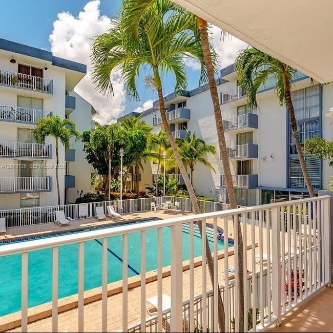 1801 S Treasure Dr Unit 302