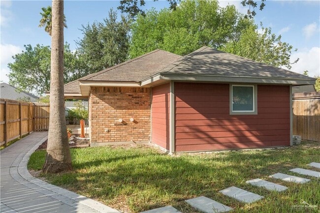 Photo - 21 Verdin Ave