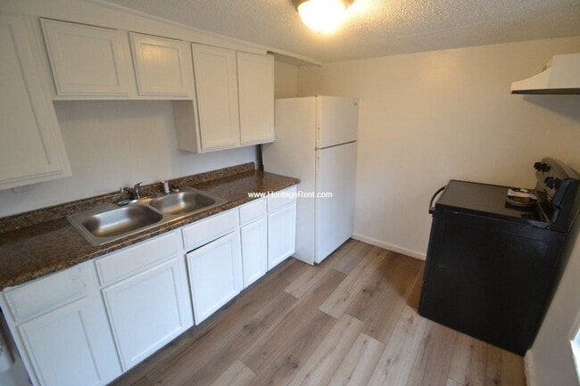 Photo - 3 bed 1 bath Beautiful Private Setting