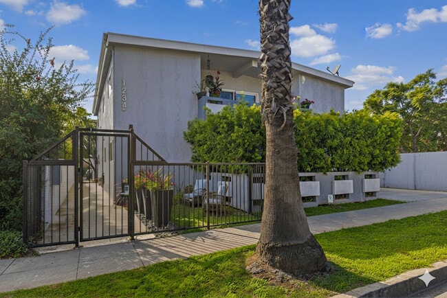 Building Photo - 1234 19th St Unit B