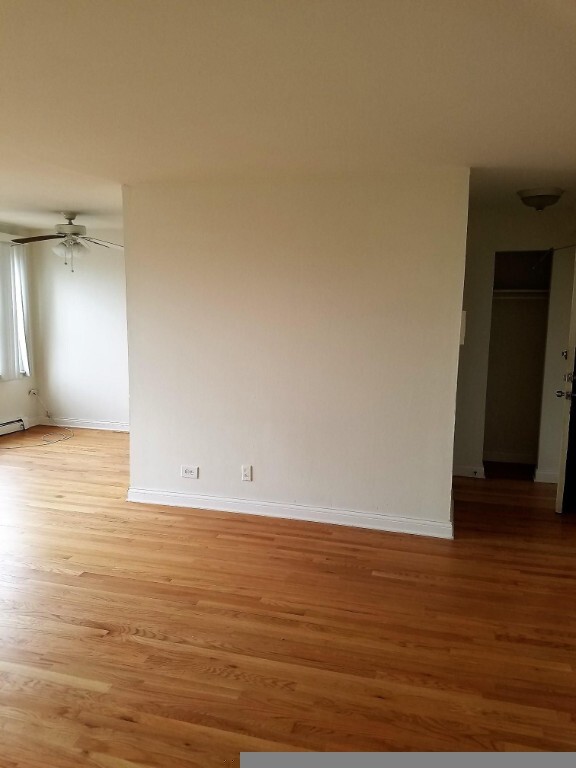Building Photo - 3710 N Pine Grove Ave Unit 408