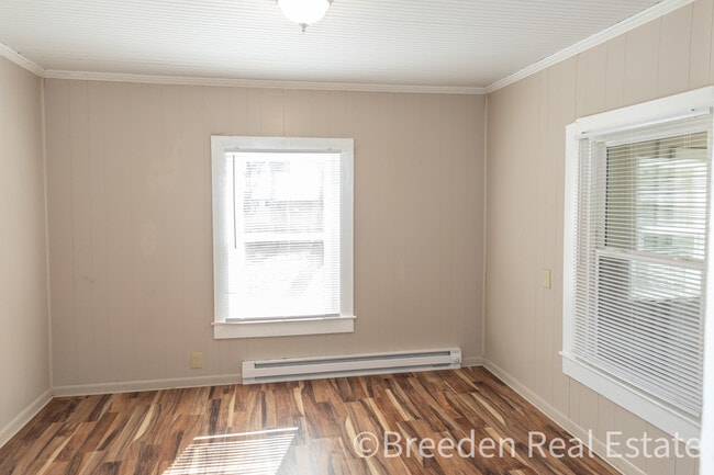 Photo - 928 Fairview Dr SW