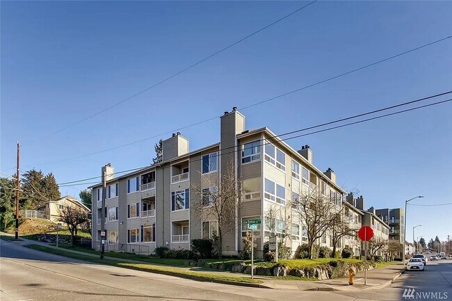 Situated on corner of SW Trenton and SW 25th Ave - 2421 SW Trenton St Unit 209