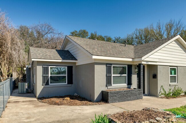 Photo - Nicely Updated 2 bed / 1 bath home