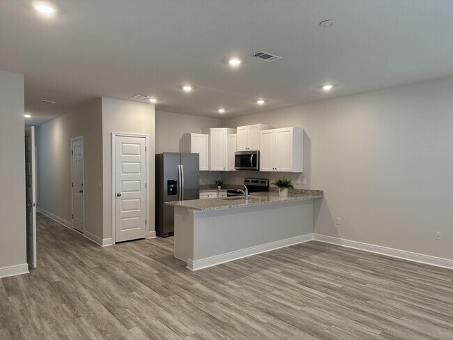 Photo - 1025 McLaren Cir