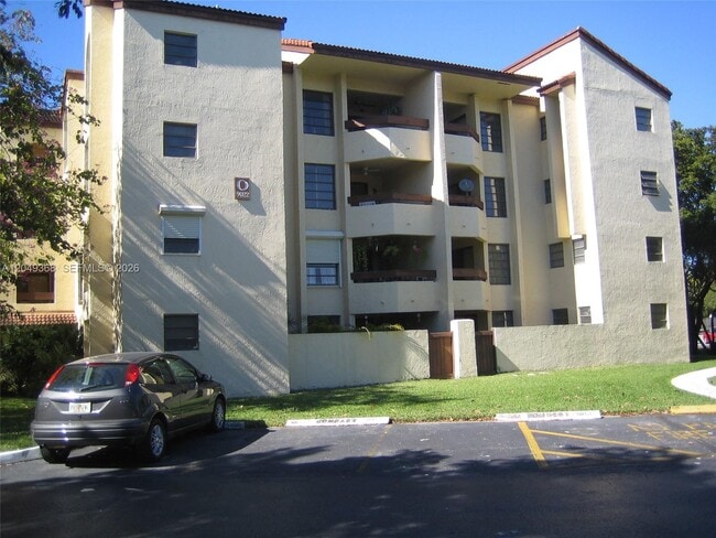 Building Photo - 9022 SW 123rd Ct Unit O303