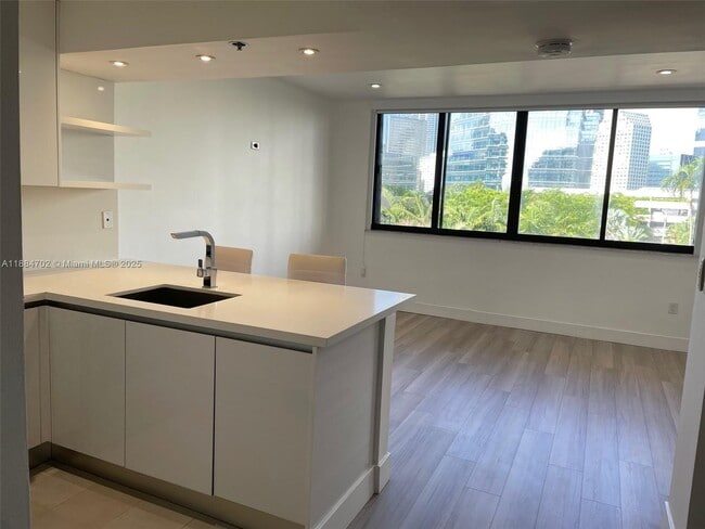Building Photo - 540 Brickell Key Dr Unit 507