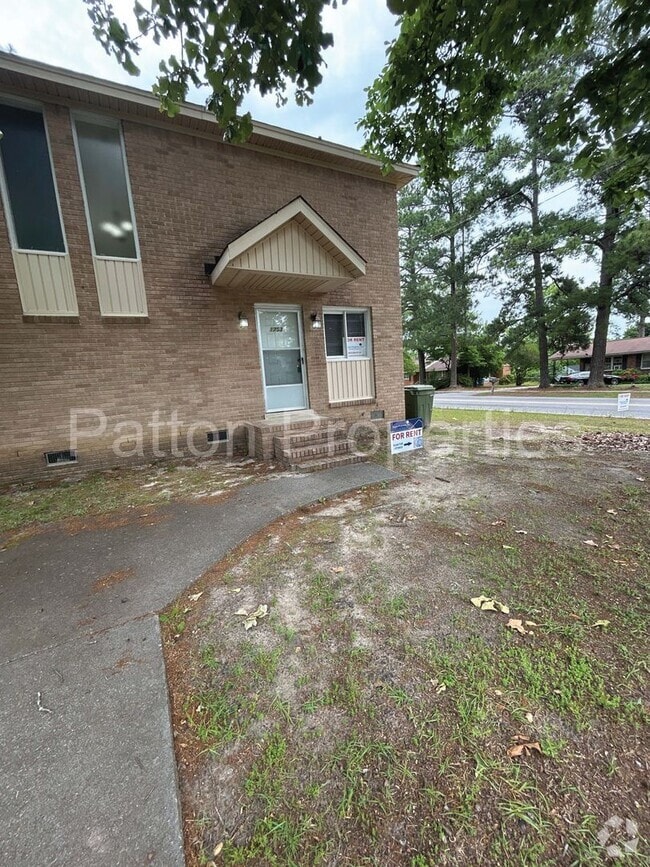 Building Photo - 1751-1753 Woodford Road - Outside CoC - R1... Unit 1753 Rental
