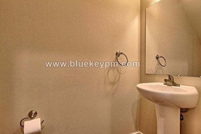 Photo - 3 Bed, 2.5 Bath Townhome in Walnut Grove