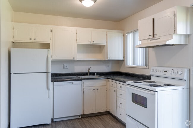 2BR, 1.5BA, - 961 SF - Kitchen