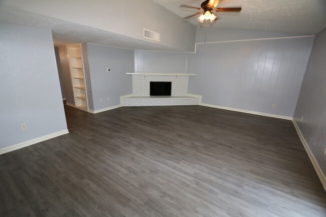 Building Photo - 3811 Cypressdale Dr Rental