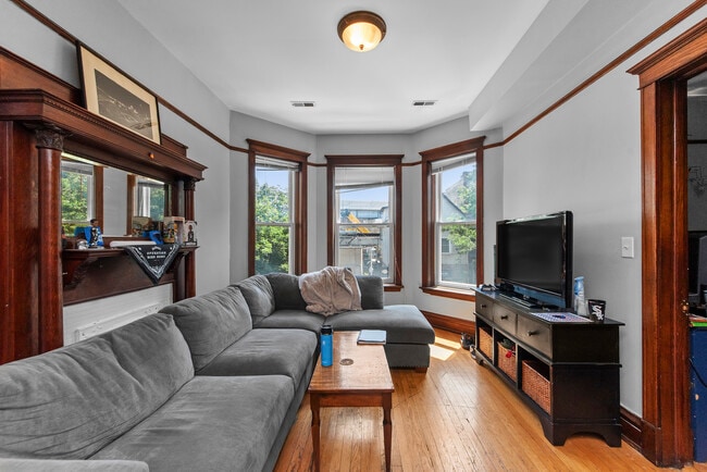 Photo - 3350 N Sheffield Ave Condo Unit #  02