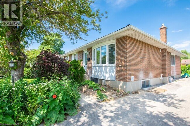 Photo - 2 Wolfdale Pl
