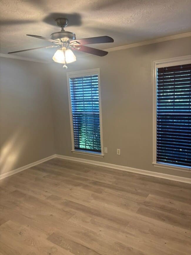 Photo - 377 Sandleton Way
