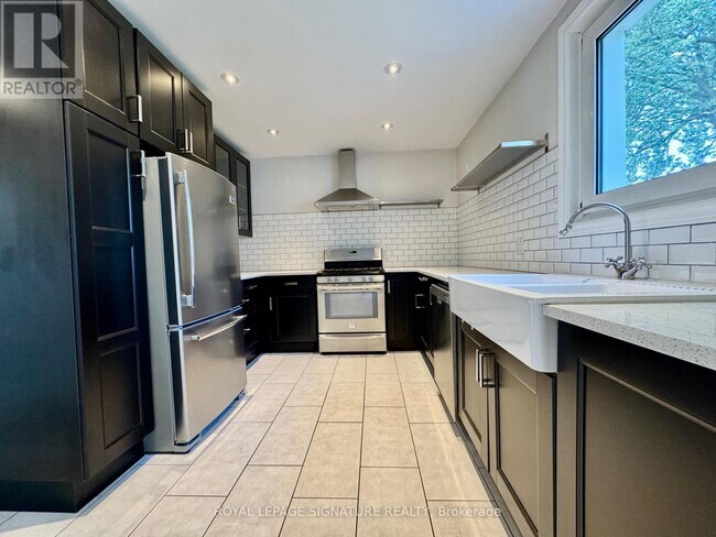 Photo - 282 E 18th St