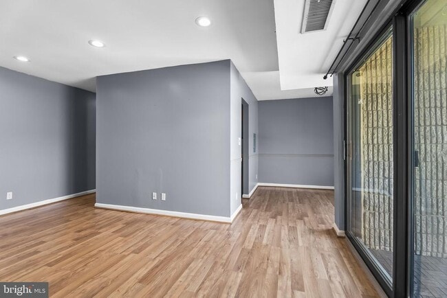 Building Photo - 6087 Majors Ln Unit 5 K17