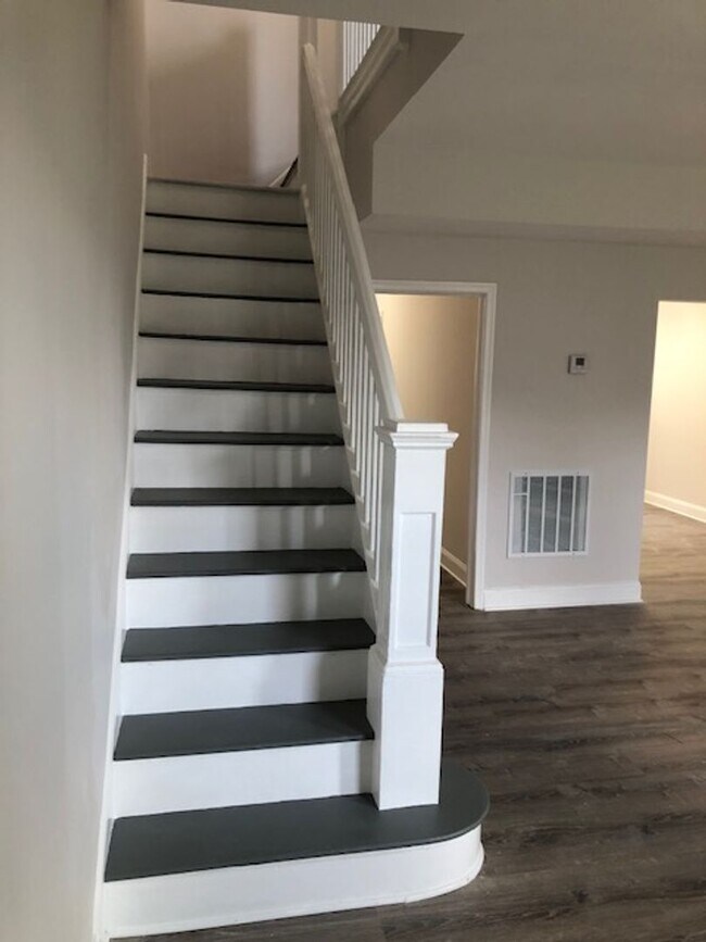 Photo - Beautiful and ready to move in 3 Bedroom, ...