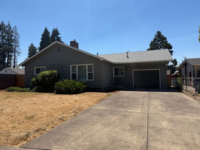 Building Photo - Beautifully updated 4-bedroom 2-bathroom home in a Springfield!