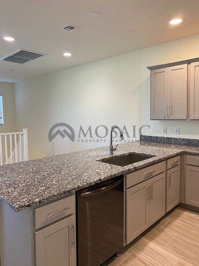 Photo - 4058 E Erie St